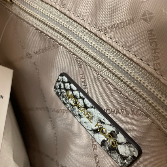 RARE BAG💚 free shipping‼️ GORGEOUS💚Michael Kors Joan LG Slouchy Shoulder - Picture 8 of 9